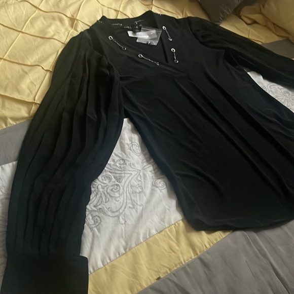 Black blouse pretty - Picture 2 of 6